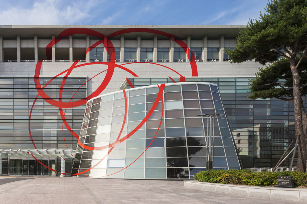 Danse de couronnes circulaires, Exposition: "Collision and Respreading of Line", Gyeongnam Art Museum, 2018, Changwon City 2018