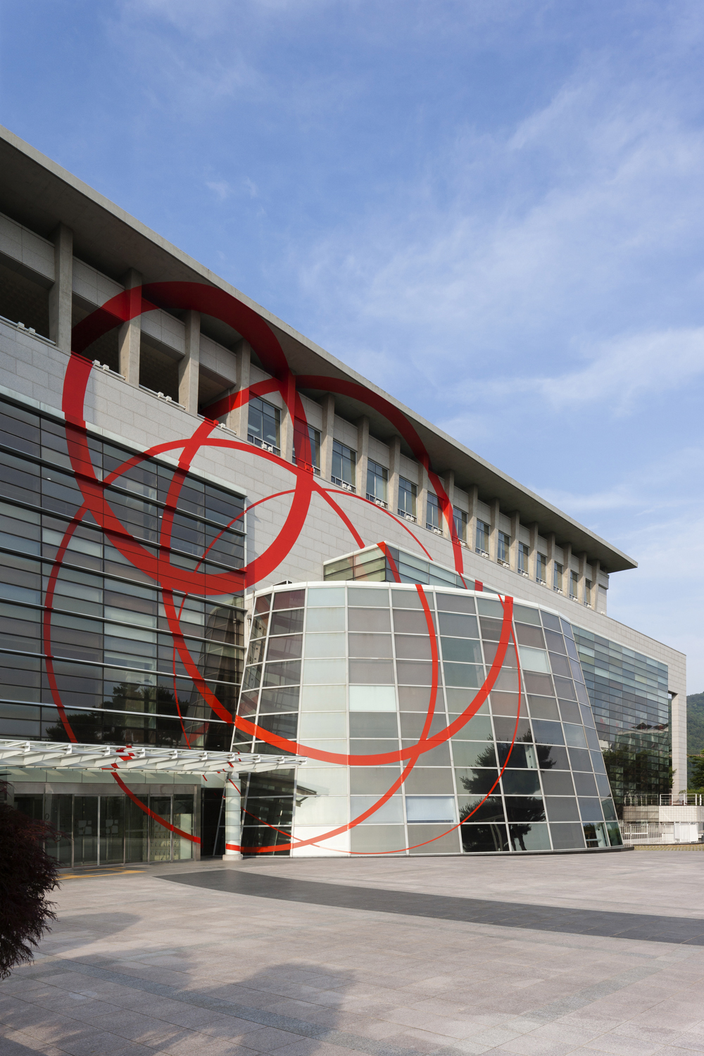 Danse de couronnes circulaires, Exposition: "Collision and Respreading of Line", Gyeongnam Art Museum, 2018, Changwon City 2018