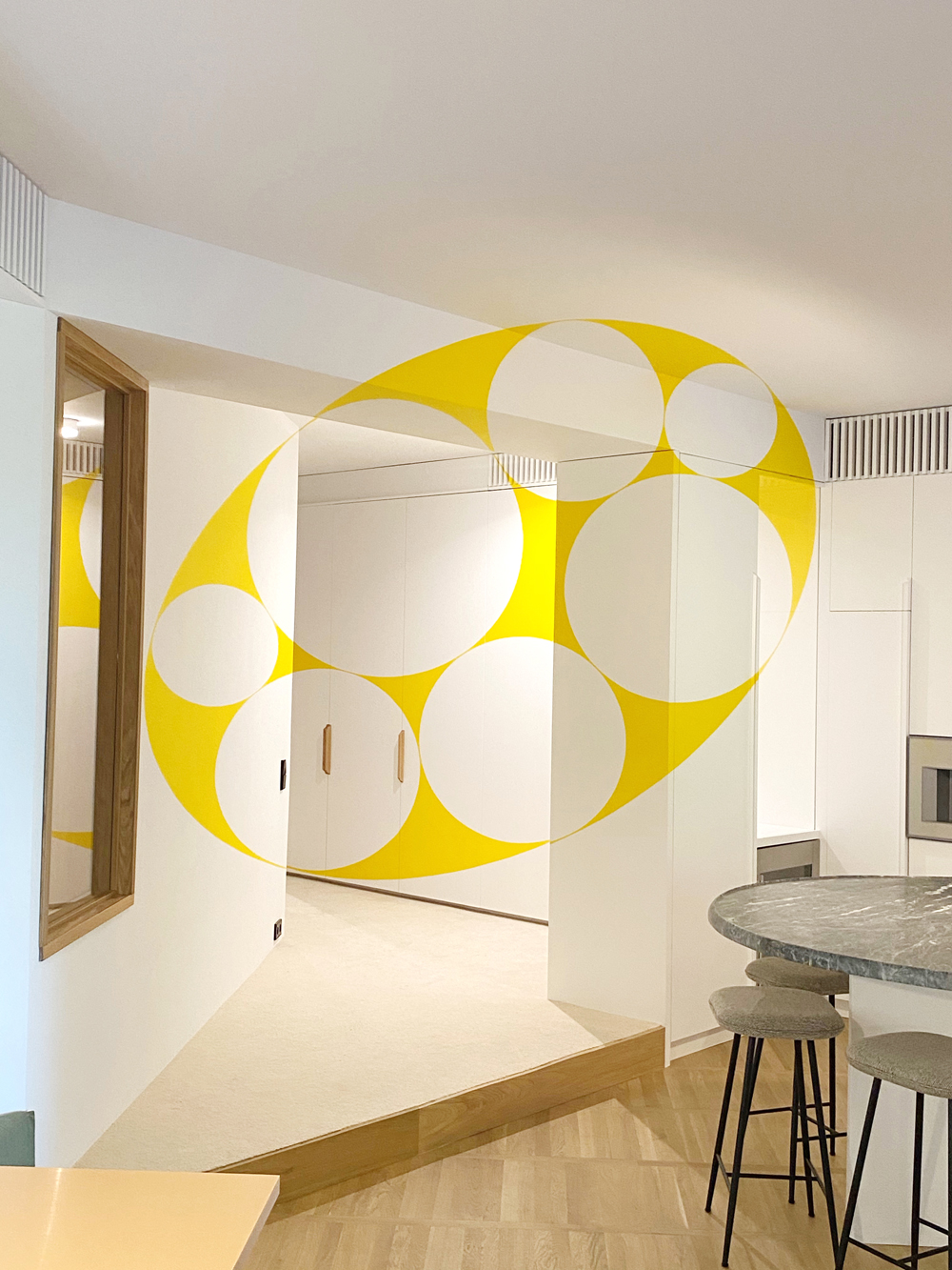 Ellipse jaune évidée par sept disques, Espagne, Galerie Albarran/Bourdais, Madrid, 2021, Actualisation N°1 : Madrid 2021