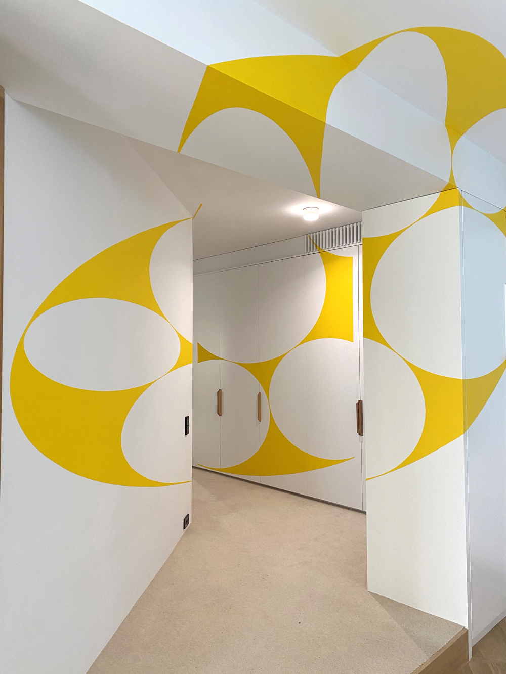 Ellipse jaune évidée par sept disques, Espagne, Galerie Albarran/Bourdais, Madrid, 2021, Actualisation N°1 : Madrid 2021