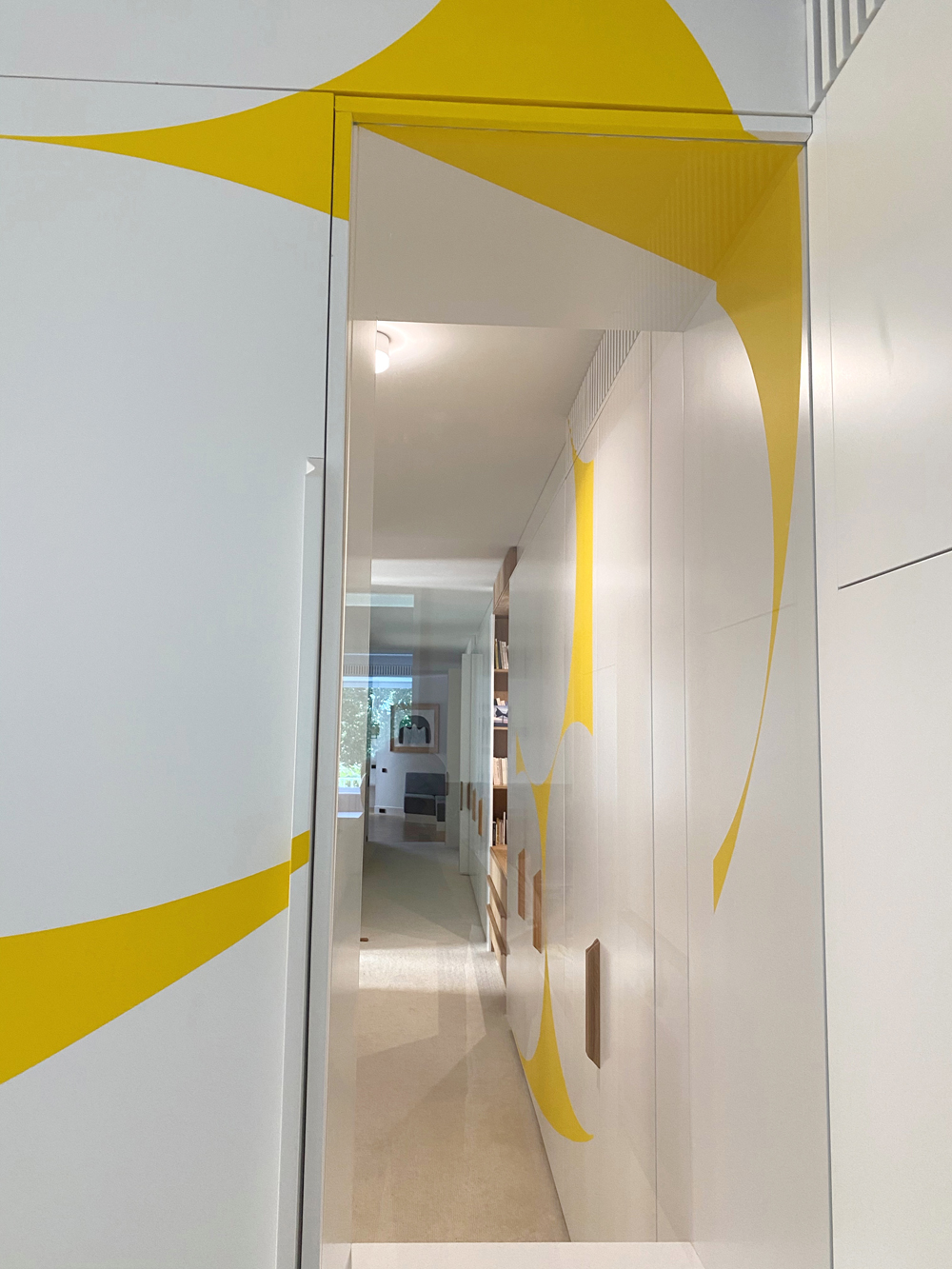 Ellipse jaune évidée par sept disques, Espagne, Galerie Albarran/Bourdais, Madrid, 2021, Actualisation N°1 : Madrid 2021