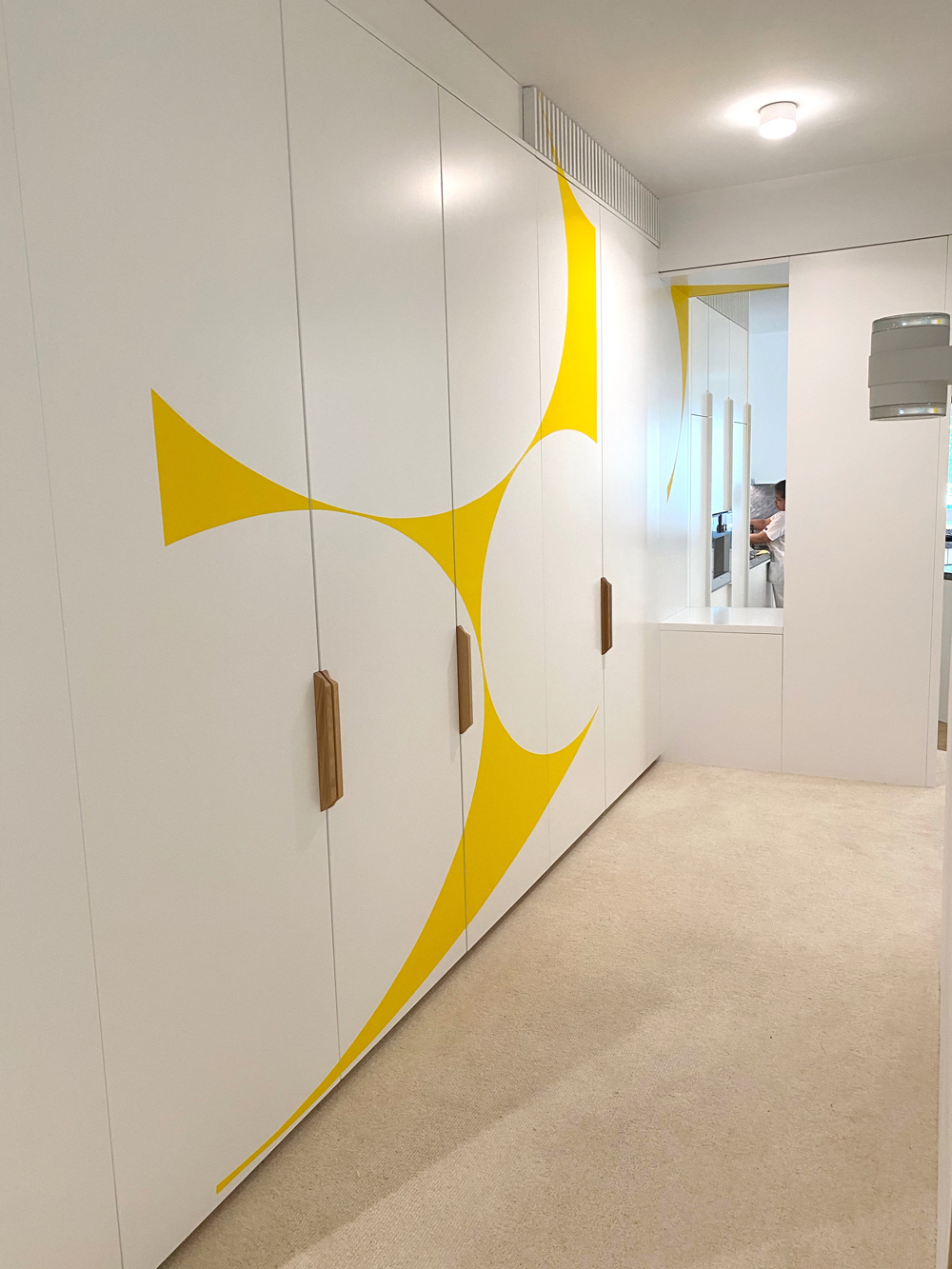 Ellipse jaune évidée par sept disques, Espagne, Galerie Albarran/Bourdais, Madrid, 2021, Actualisation N°1 : Madrid 2021