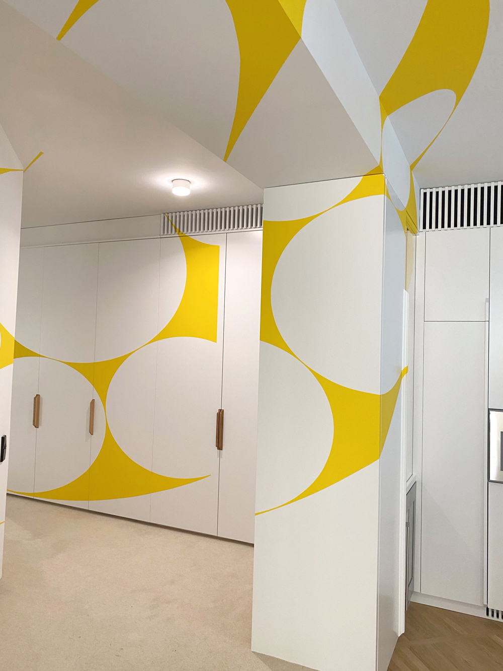 Ellipse jaune évidée par sept disques, Espagne, Galerie Albarran/Bourdais, Madrid, 2021, Actualisation N°1 : Madrid 2021