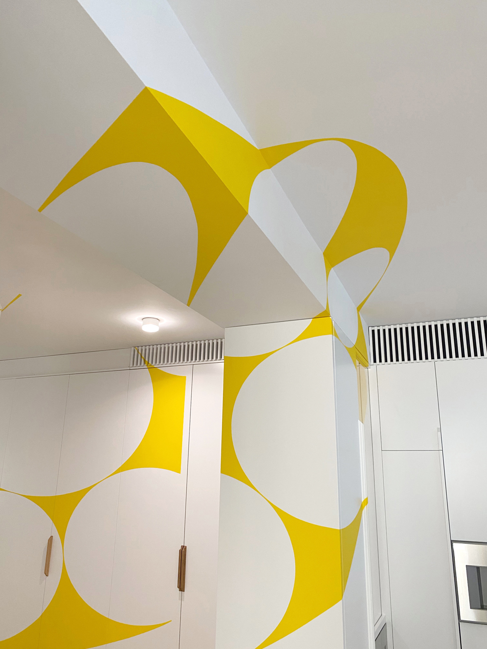 Ellipse jaune évidée par sept disques, Espagne, Galerie Albarran/Bourdais, Madrid, 2021, Actualisation N°1 : Madrid 2021