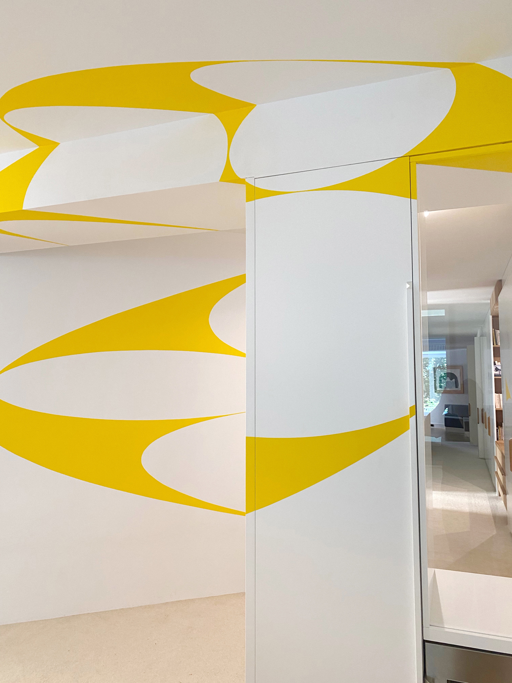 Ellipse jaune évidée par sept disques, Espagne, Galerie Albarran/Bourdais, Madrid, 2021, Actualisation N°1 : Madrid 2021