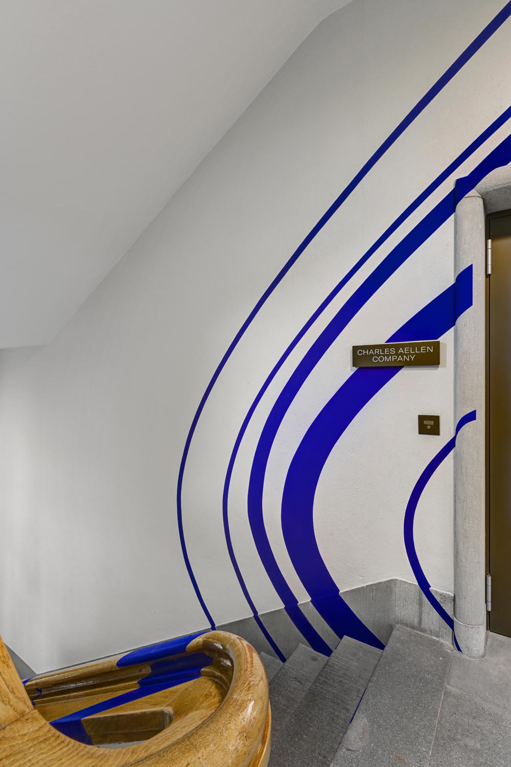 Huit cercles excentriques, bleu, Collection: Charles Aellen Company, Zürich, Suisse, 2025, Site-specific