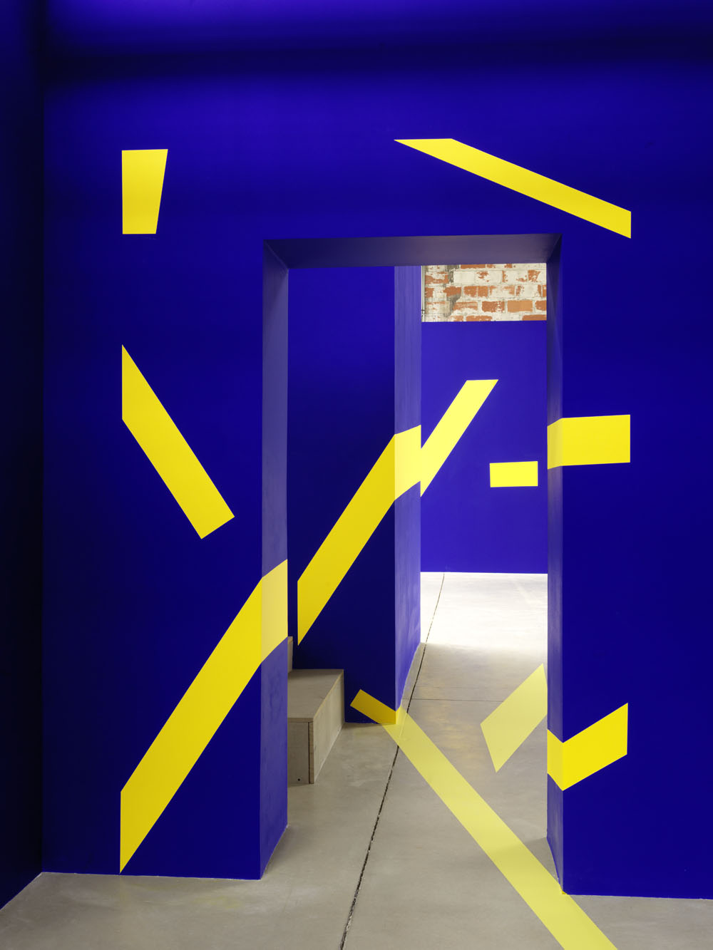 actualisation n°1,Exposition personelle: "suite d’éclats" HAB Galerie (Hangar à Bananes) Nantes, 2013Photo: André Morin