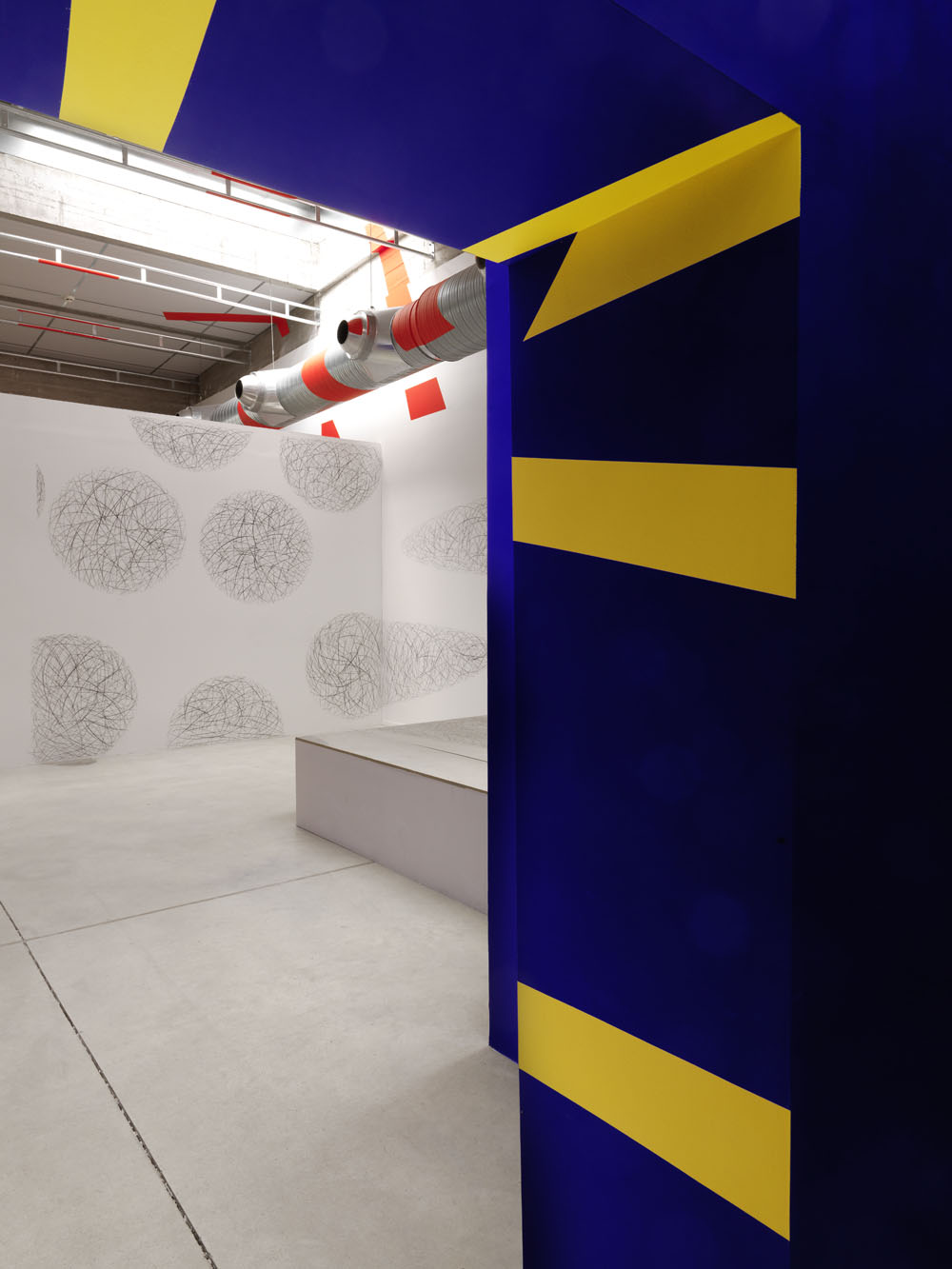 actualisation n°1,Exposition personelle: "suite d’éclats" HAB Galerie (Hangar à Bananes) Nantes, 2013Photo: André Morin