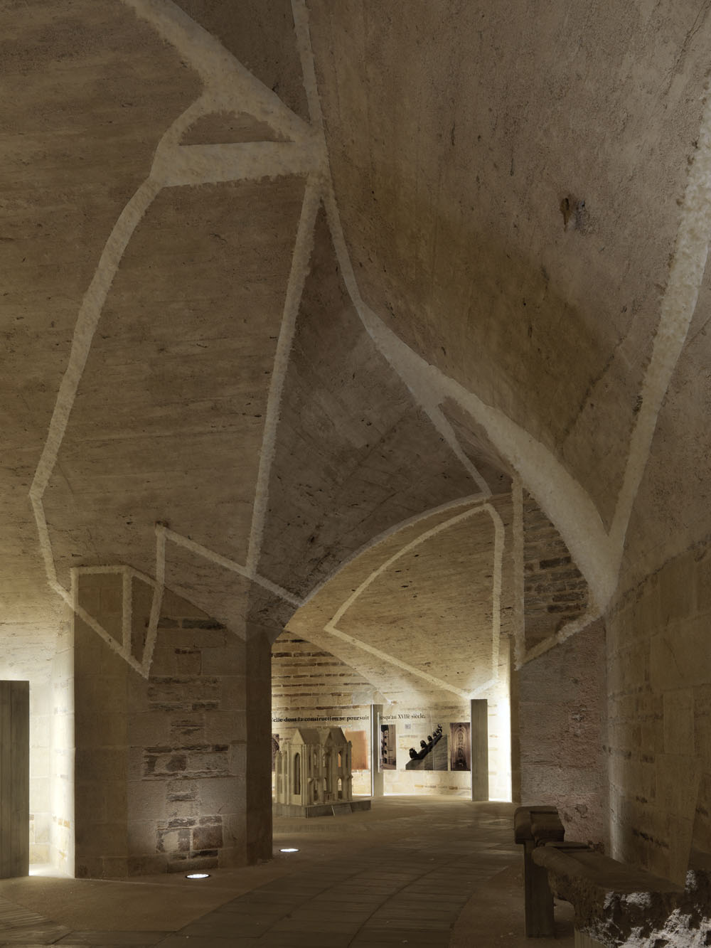 actualisation n°1,Exposition personelle: "suite d’éclats" Cryptes de la cathédrale de Nantes Nantes, 2013Photo: André Morin