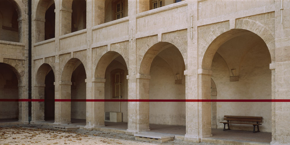 360° rouge n°2, "50 especes d'espaces", Centre de la vielille Charite, 1998, Kassel 1989 / Actualisation n°3, Marseille 1998