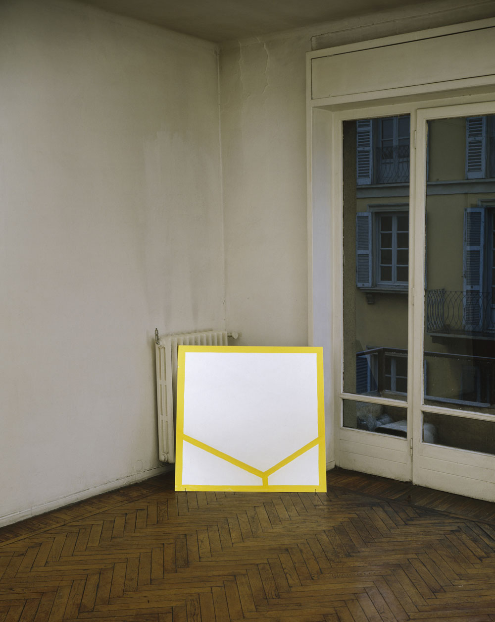 Carré libre jaune n°1, Milano, Italie, 1990, "F.V." Galleria Diagramma/Luciano Inga-Pin