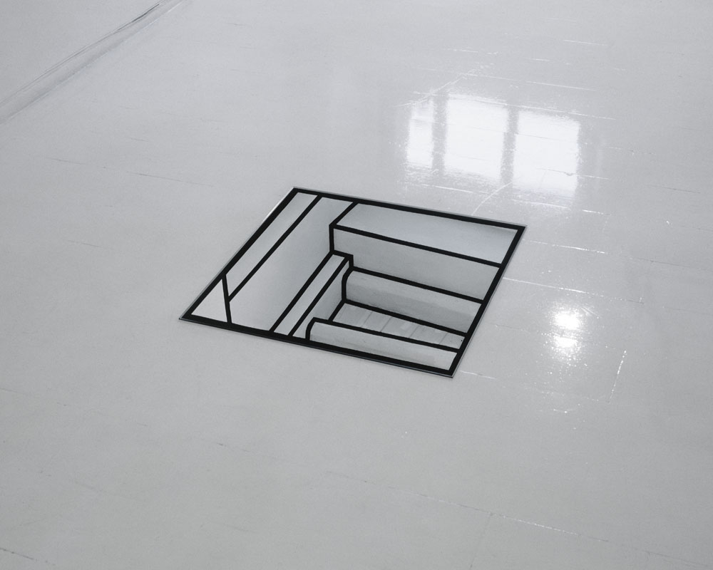 Carré au sol aux quatre coins, noirs n°1, Rome, Italie, 1990, "F.V." Galleria primo piano