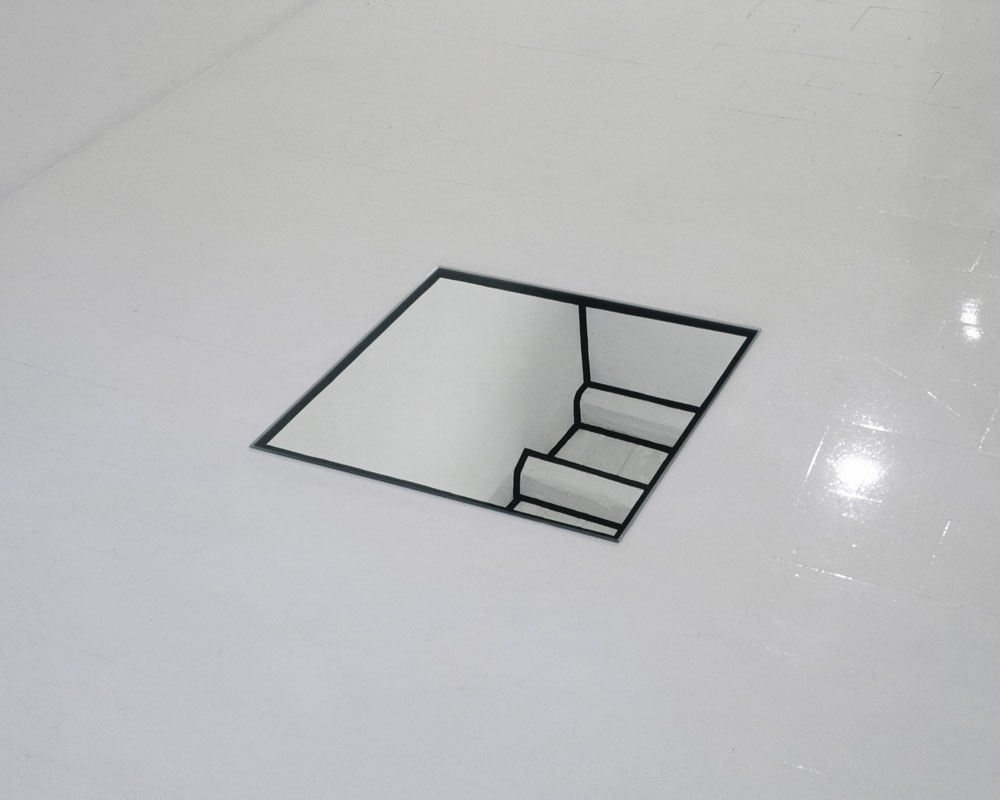 Carré au sol aux quatre coins, noirs n°1, Rome, Italie, 1990, "F.V." Galleria primo piano