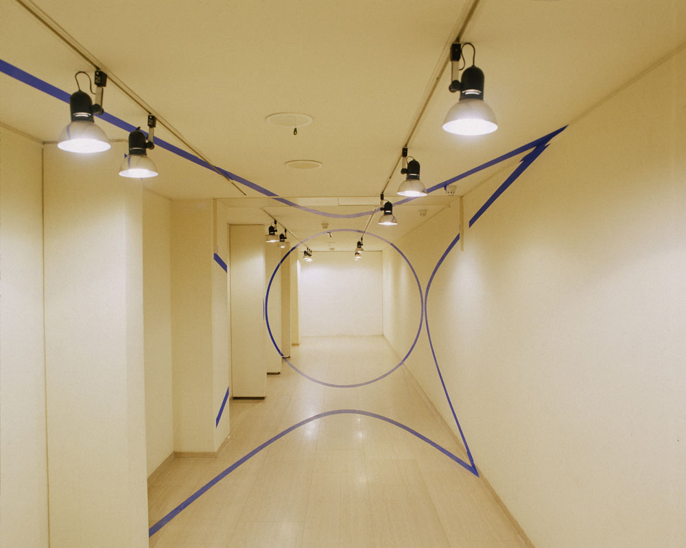 Cercle contre cercle, bleu n°3, Karisawa, Japon, 1991, "Art on edge" Sezon Museum of Modern Art