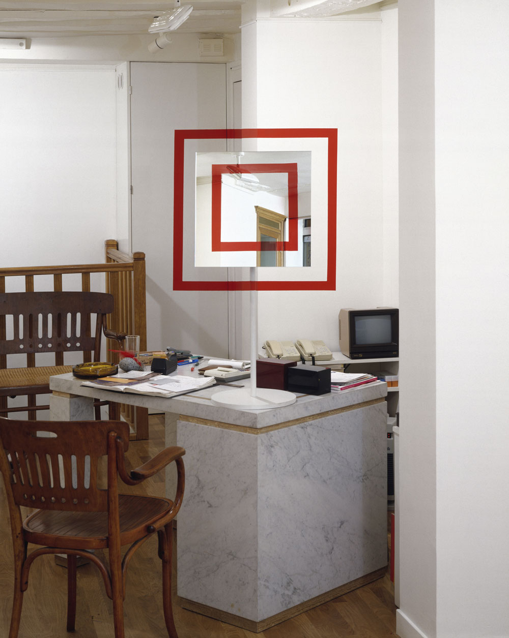 Carré sur pied N°1, Galerie Arnaud Lefebvre, Paris, 1991, "Une semaine 1 Travail"