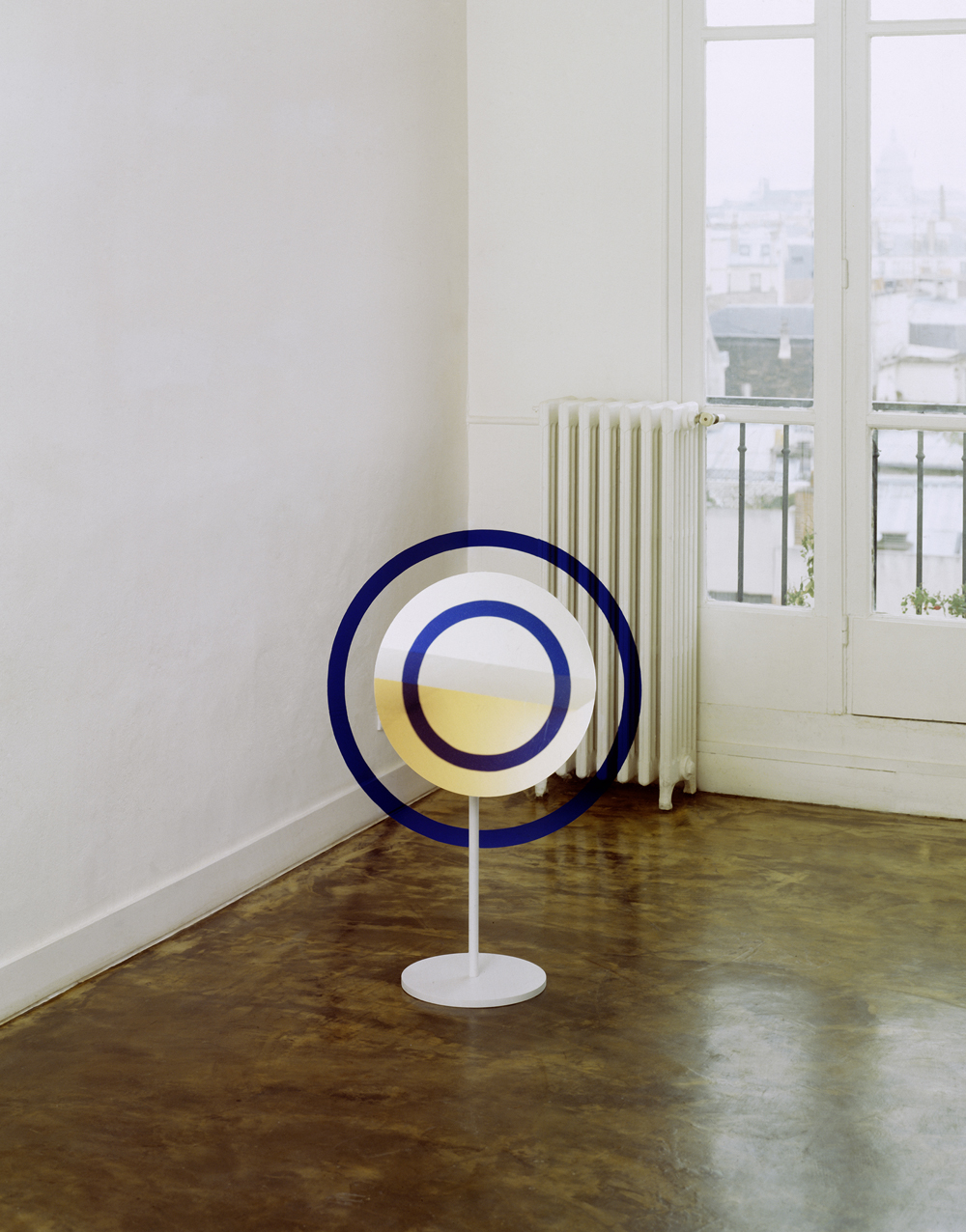 Disque sur pied N°1, Galerie Jennifer Flay, Paris, 1992, Exposition : "F.V."