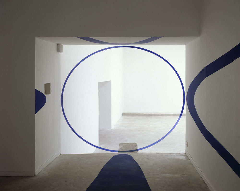 Ellipse contre ellipse par le rectangle, bleu, Dijon, France, 1992, "F.V." Le consortium