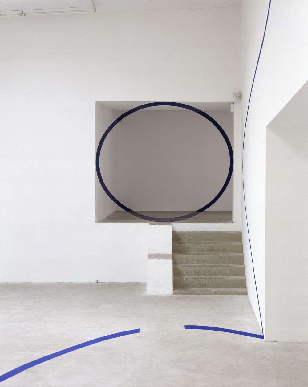 Ellipse contre ellipse par le rectangle, bleu, Dijon, France, 1992, "F.V." Le consortium