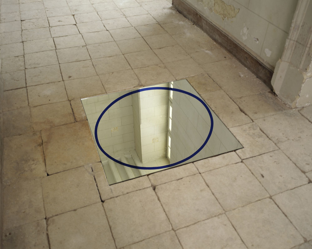 Carré au sol aux 4 ellipses, bleu n°1, Oiron, France, 1993, Château D'Oiron