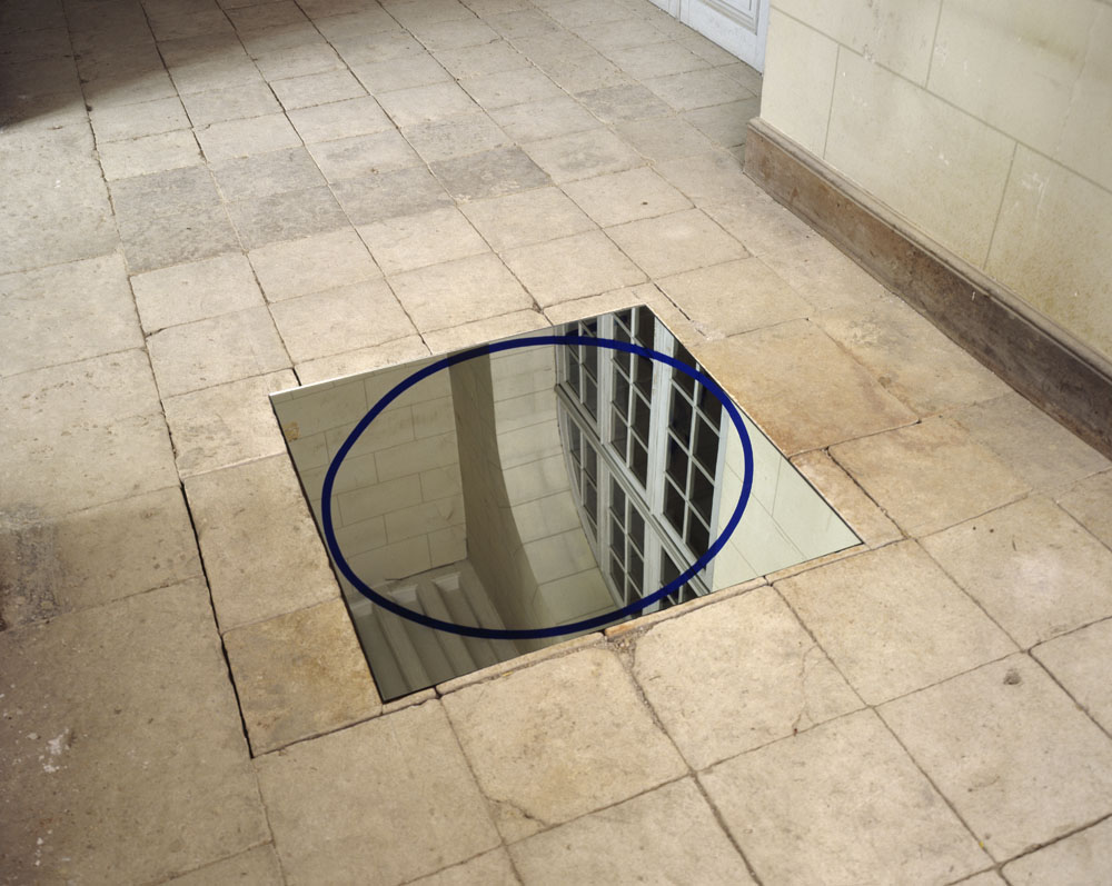 Carré au sol aux 4 ellipses, bleu n°1, Oiron, France, 1993, Château D'Oiron
