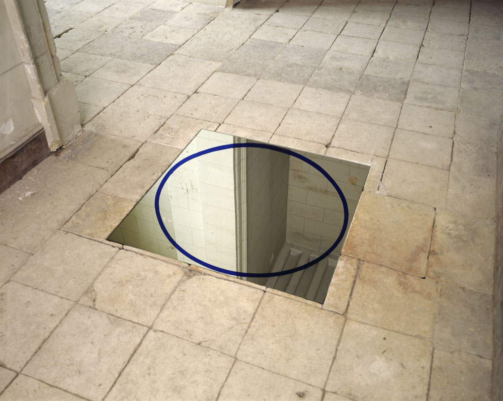 Carré au sol aux 4 ellipses, bleu n°1, Oiron, France, 1993, Château D'Oiron