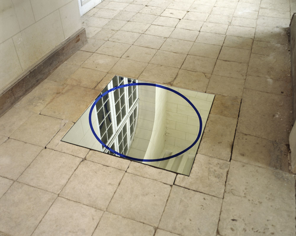 Carré au sol aux 4 ellipses, bleu n°1, Oiron, France, 1993, Château D'Oiron