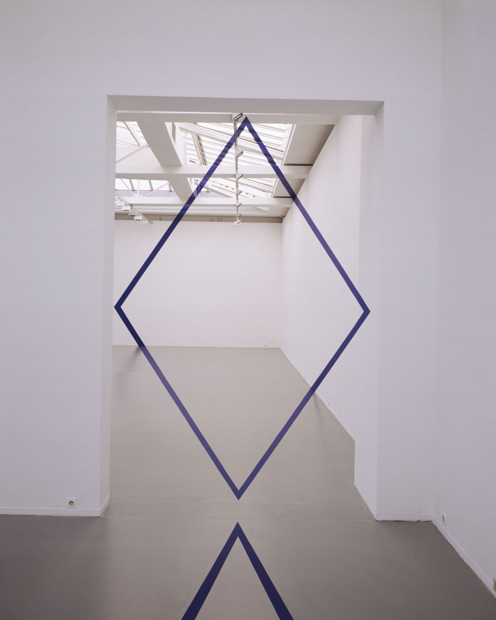 Parallélogramme contre parallélogramme bleu…, "F.V.", Musée d'Art Moderne de la ville de Paris, Paris, Paris, 1993, "...par le rectangle n°1"