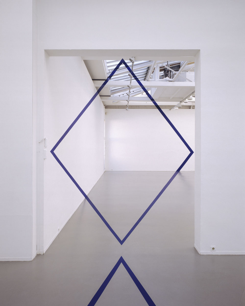 Parallélogramme contre parallélogramme bleu…, "F.V.", Musée d'Art Moderne de la ville de Paris, Paris, Paris, 1993, "...par le rectangle n°1"