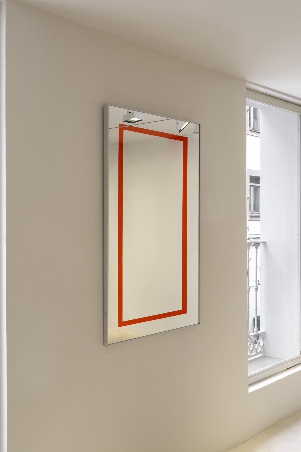 Miroir fixe aux cinq cadrages orange, Galleria Albarran / Bourdais, Madrid, 2019, Actualisation N°2, Madrid 2019