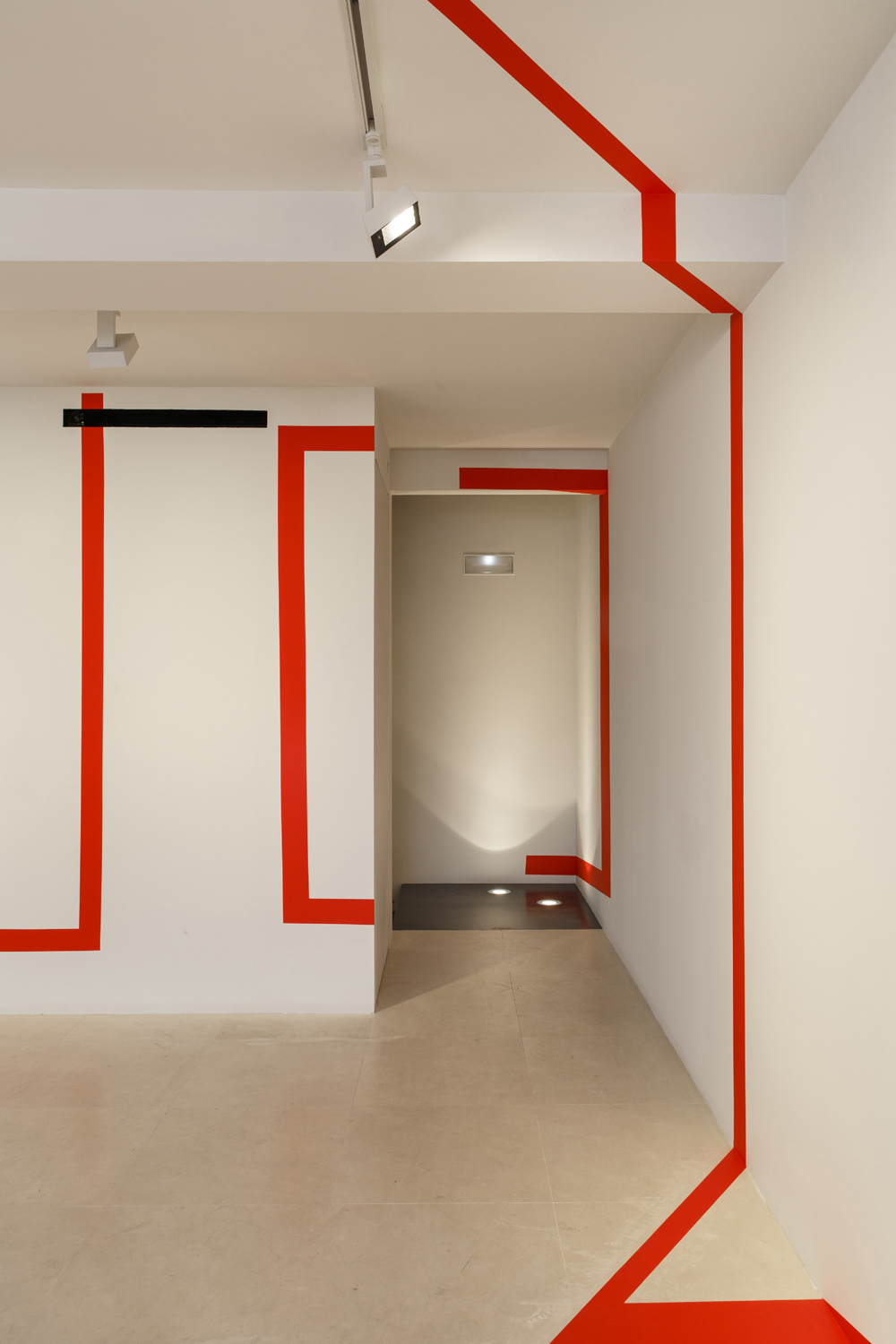 Miroir fixe aux cinq cadrages orange, Galleria Albarran / Bourdais, Madrid, 2019, Actualisation N°2, Madrid 2019