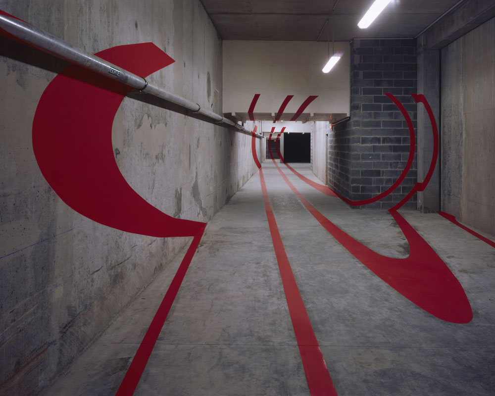 Six cercles pour six colonnes rouge, Lille, France, 1994, Palais des Congrès