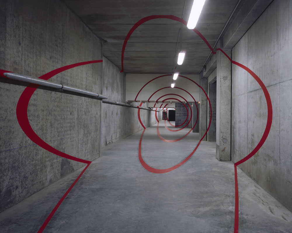 Six cercles pour six colonnes rouge, Lille, France, 1994, Palais des Congrès