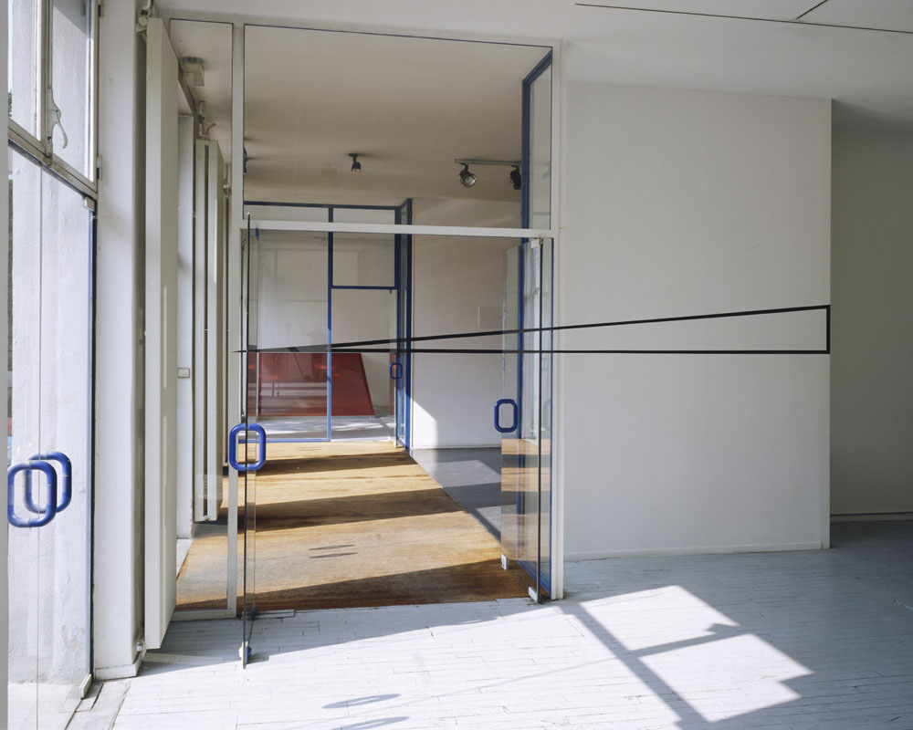 Le Tour, Galerie George Verney-Caron, Villeubarnne, 1994, Exposition : Cécile Bart, Michel Verjux, Felice Varini