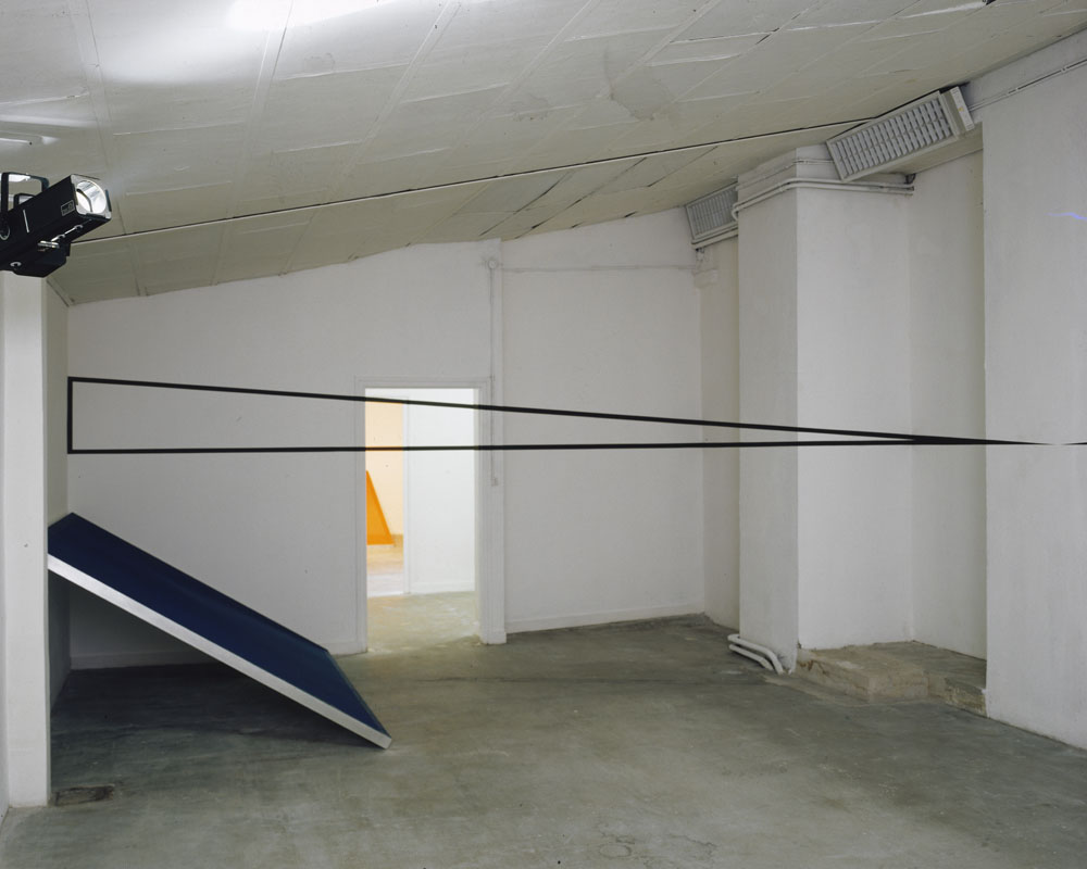 Le Tour, Galerie George Verney-Caron, Villeubarnne, 1994, Exposition : Cécile Bart, Michel Verjux, Felice Varini