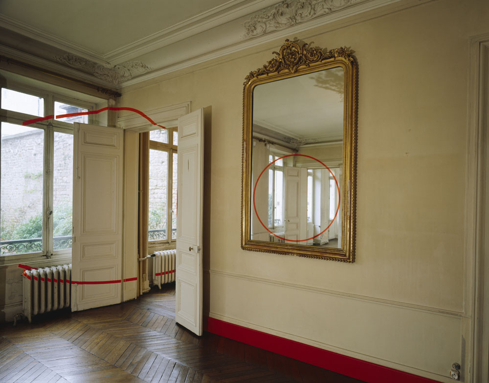 Double cercles croisés via les miroirs fixes, Paris, France, 1994, "Chez l'un l'autre", Espace Anton Weller