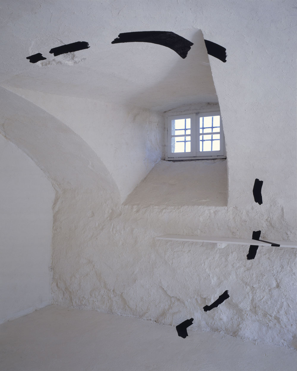 Quatre cercles en fragments, Fraïssé des Corbières, France, 1996, "F.V." Château de Fraïssé des Corbières