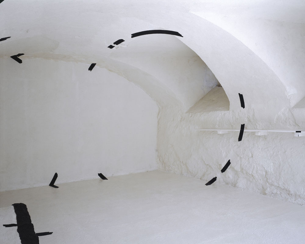 Quatre cercles en fragments, Fraïssé des Corbières, France, 1996, "F.V." Château de Fraïssé des Corbières