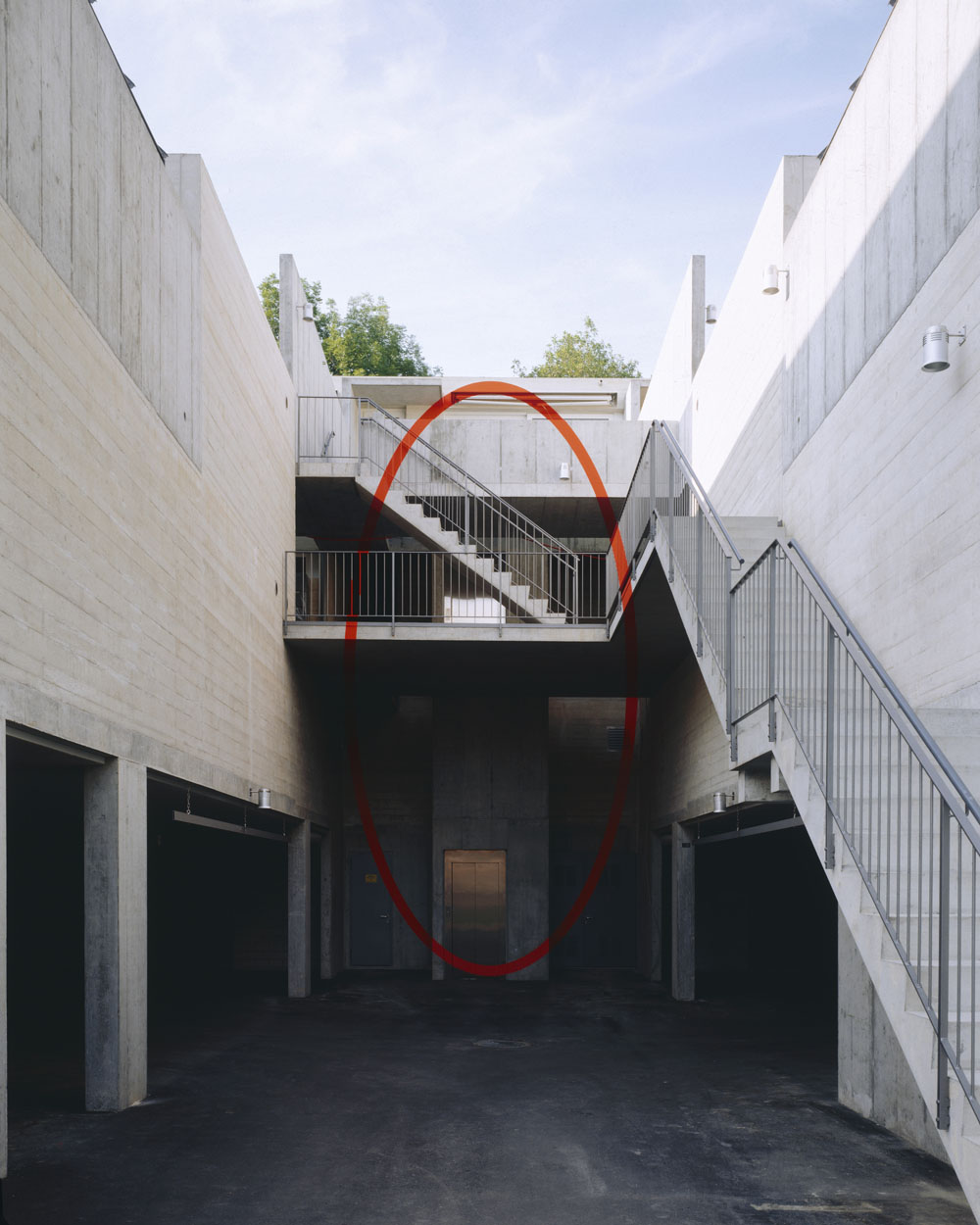 Ellipse debout, Suisse, Coll. Atelier 5, 1996, Boll Sinneringen