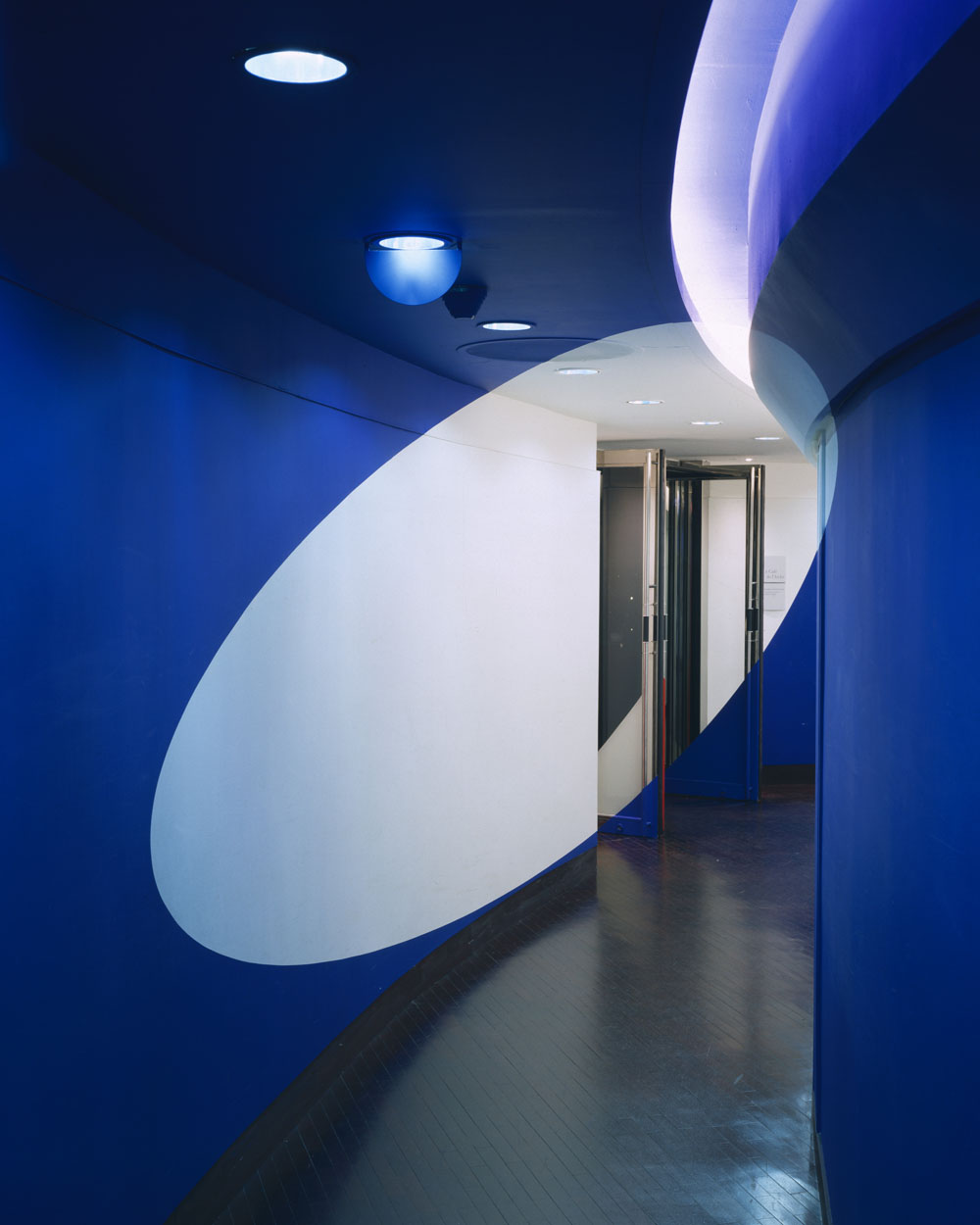 Ellipses plein vide, rouge et bleu, Paris, France, 1996, Siege Central Société Générale