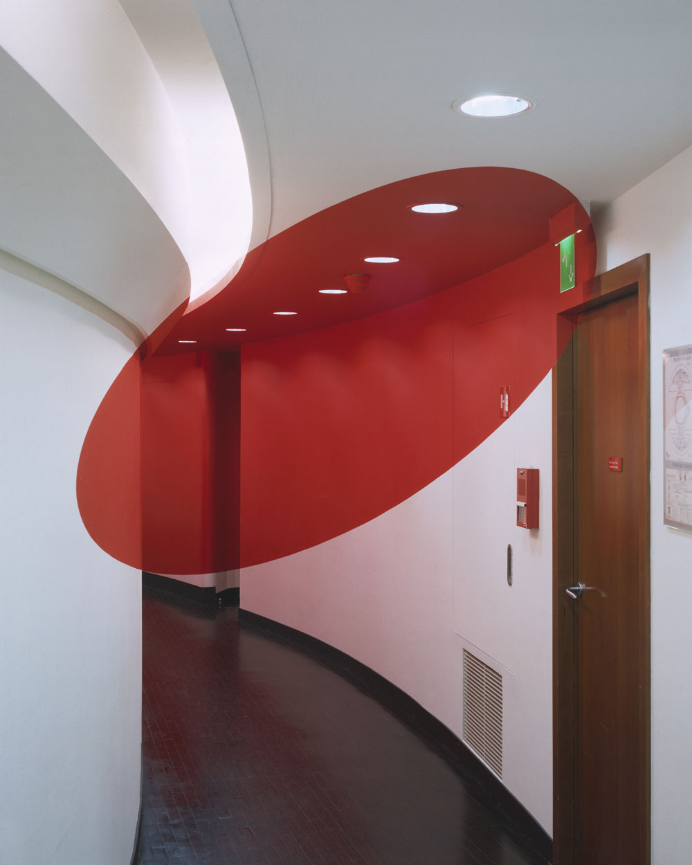 Ellipses plein vide, rouge et bleu, Paris, France, 1996, Siege Central Société Générale