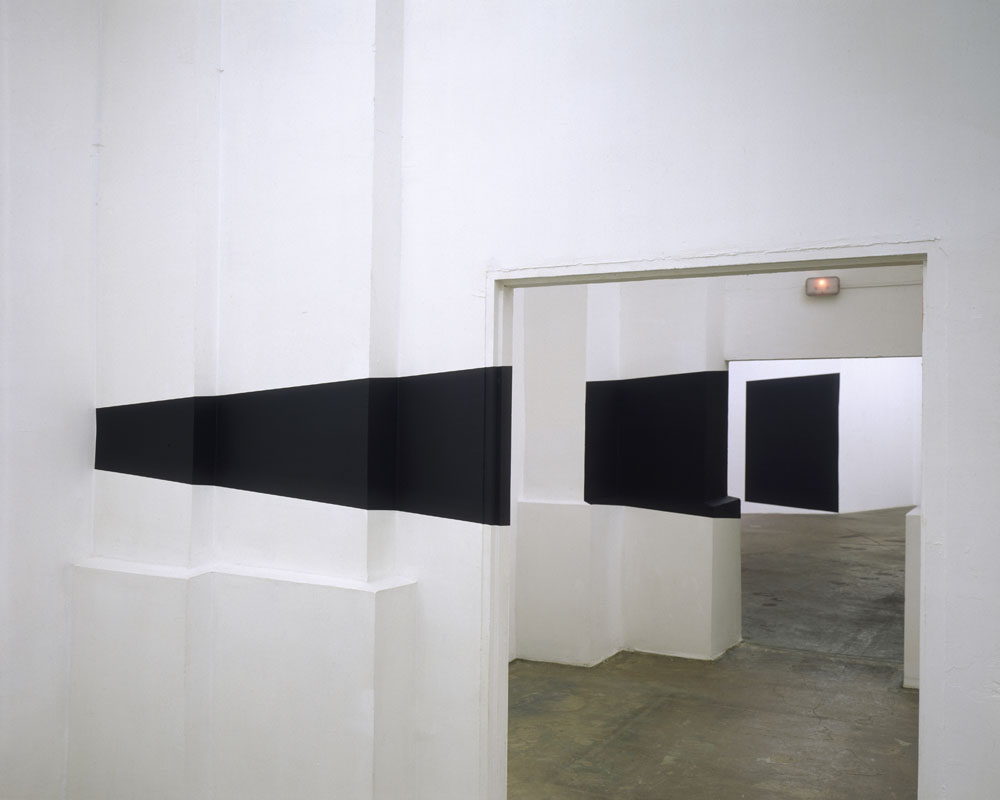 Double triangle noir, via les deux passages, Paris, France, 1996, Galerie Le Sous-sol, Paris