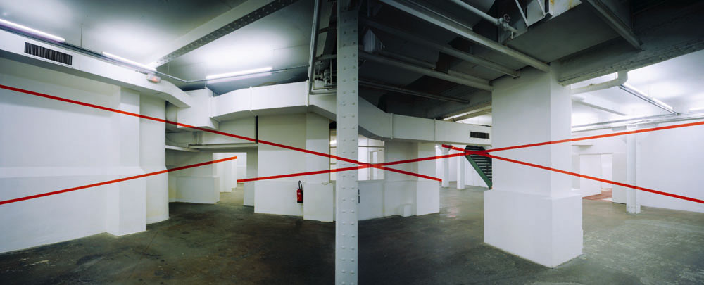 Quatre diagonales oranges en 180° et au delà, Paris, France, 1996, "F.V." Galerie Le Sous-Sol