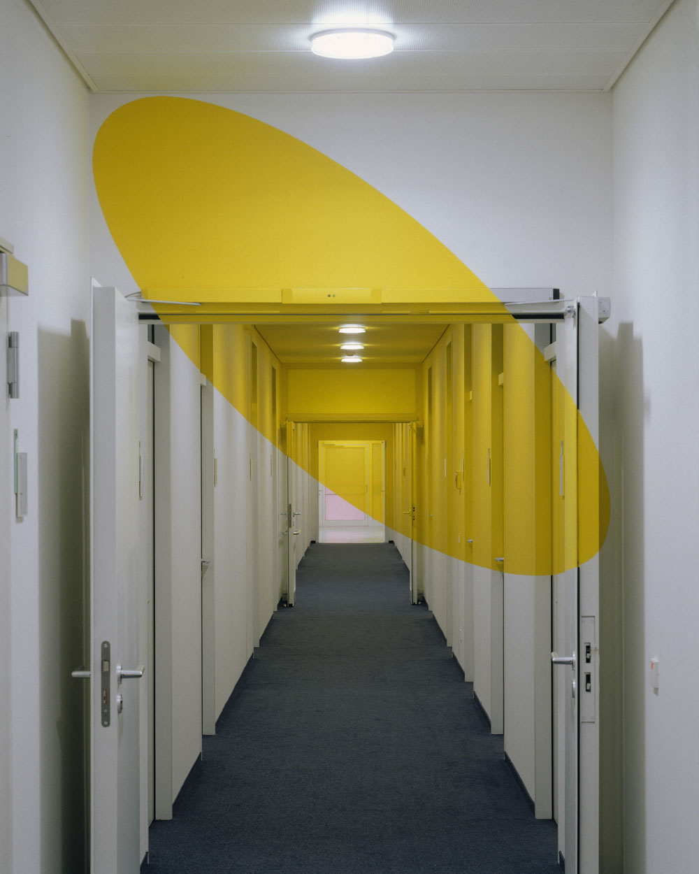 1998 Mai		Commande			Siège central Allianz, Berlin	«Ellipse jaune pleine pour couloir»©André Morin