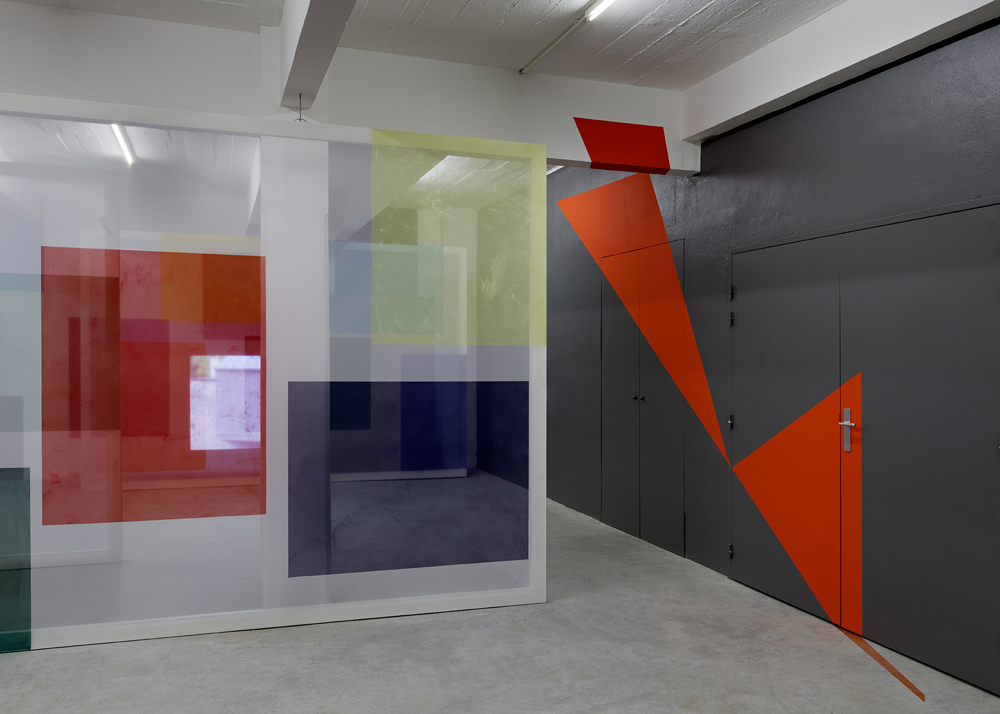 Trois triangle oranges, France, Collection Françoise et Jean Philippe Billarant, 2024, Exposition : Le silo 6, Marines.