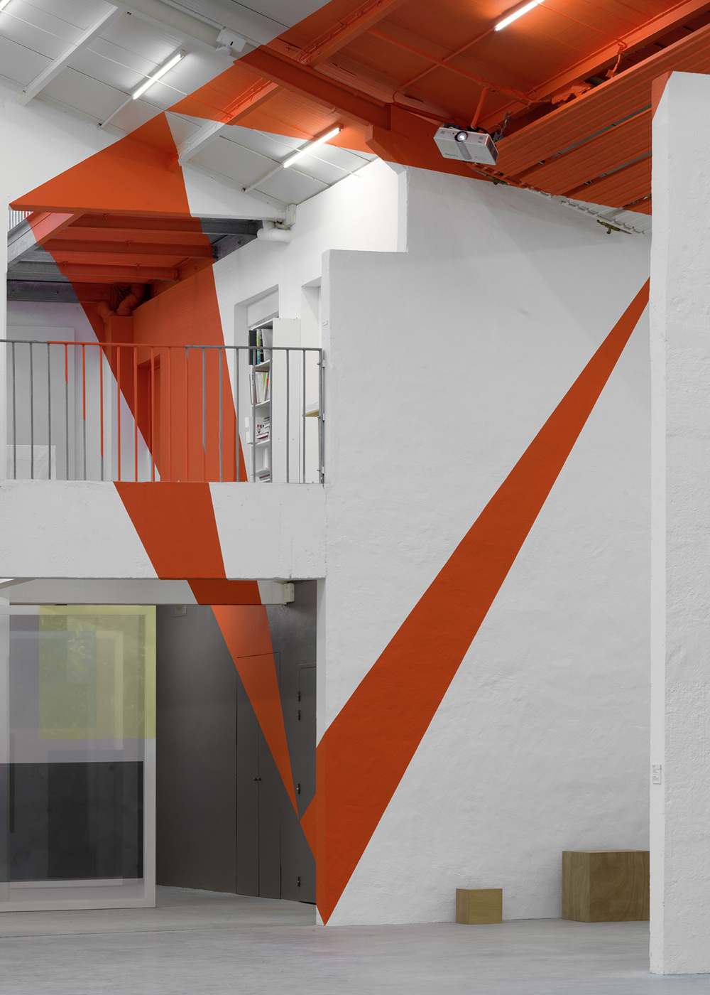 Trois triangle oranges, France, Collection Françoise et Jean Philippe Billarant, 2024, Exposition : Le silo 6, Marines.