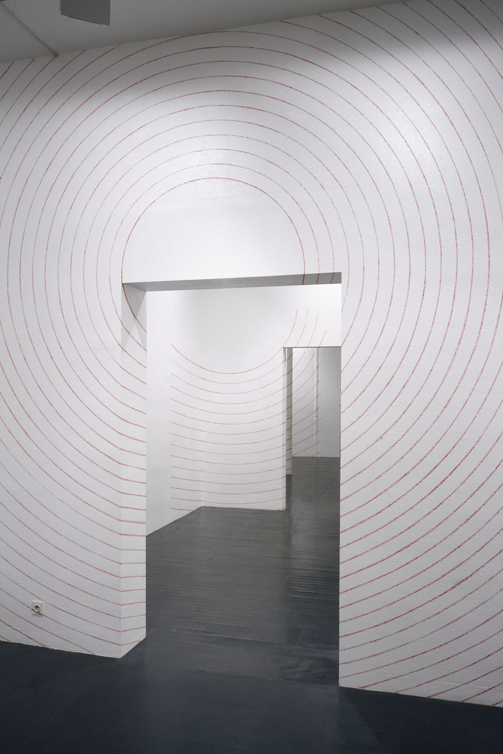 « Cercles concentriques depuis le…, Centre d'Art Contemporain Bouvet Ladubay, Saumur, 2002, ... chevauchement d'embrasure, n°1"