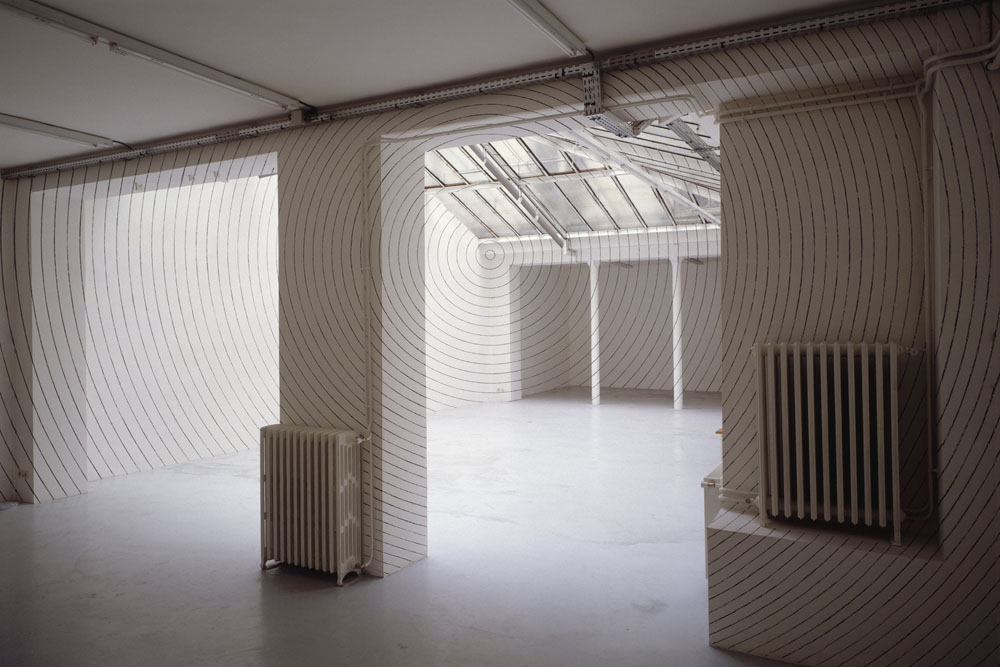 Tous pour l’angle (noir), Paris, France, 2002, Galerie Jean Brolly
