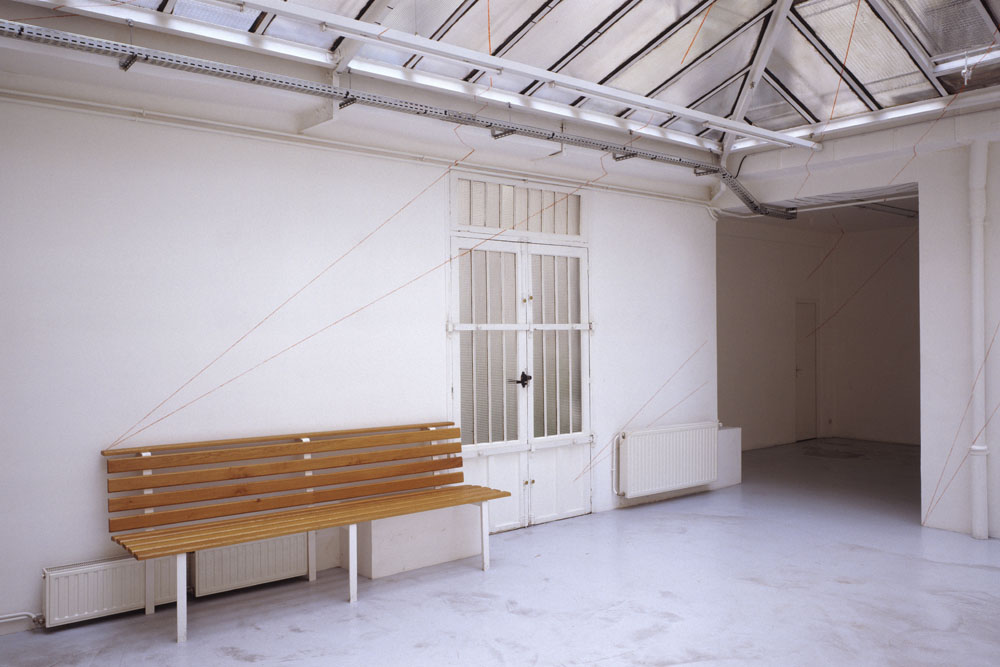 Zig Zag de 10 points et 9 droites (orange), Paris, France, 2002, Galerie Jean Brolly