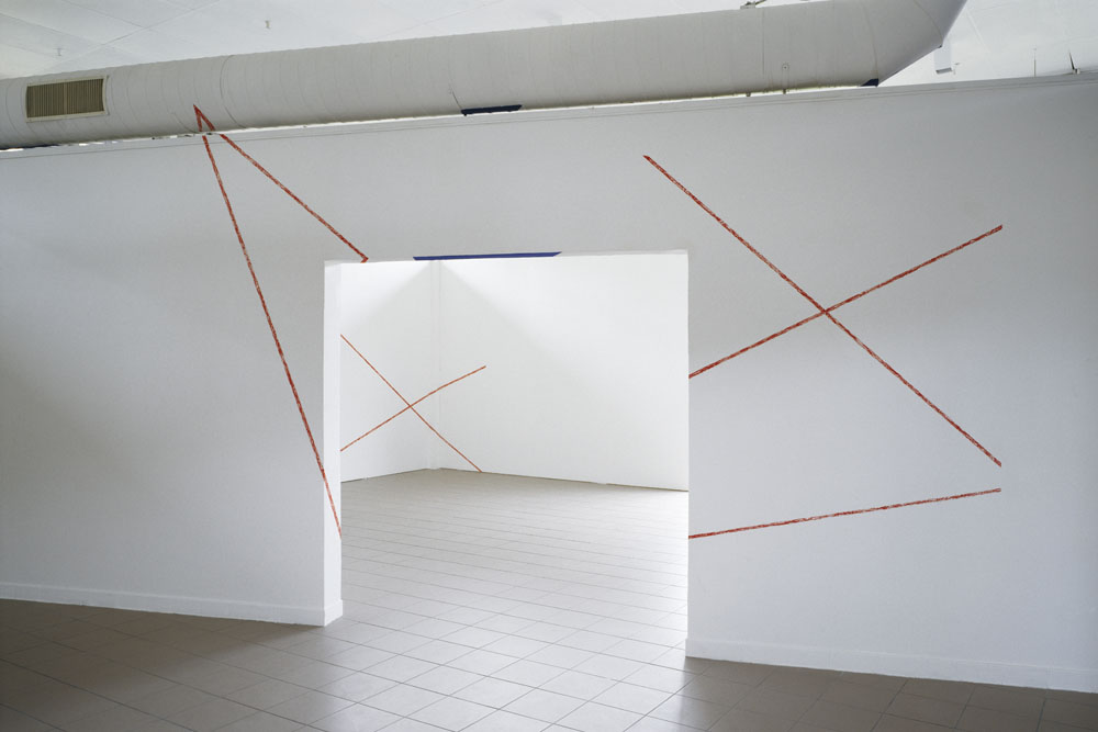 Une ligne, neuf droites, dix points, Galerie du Bellay, Rouen, 2003, "De bas en haut et de long en large"