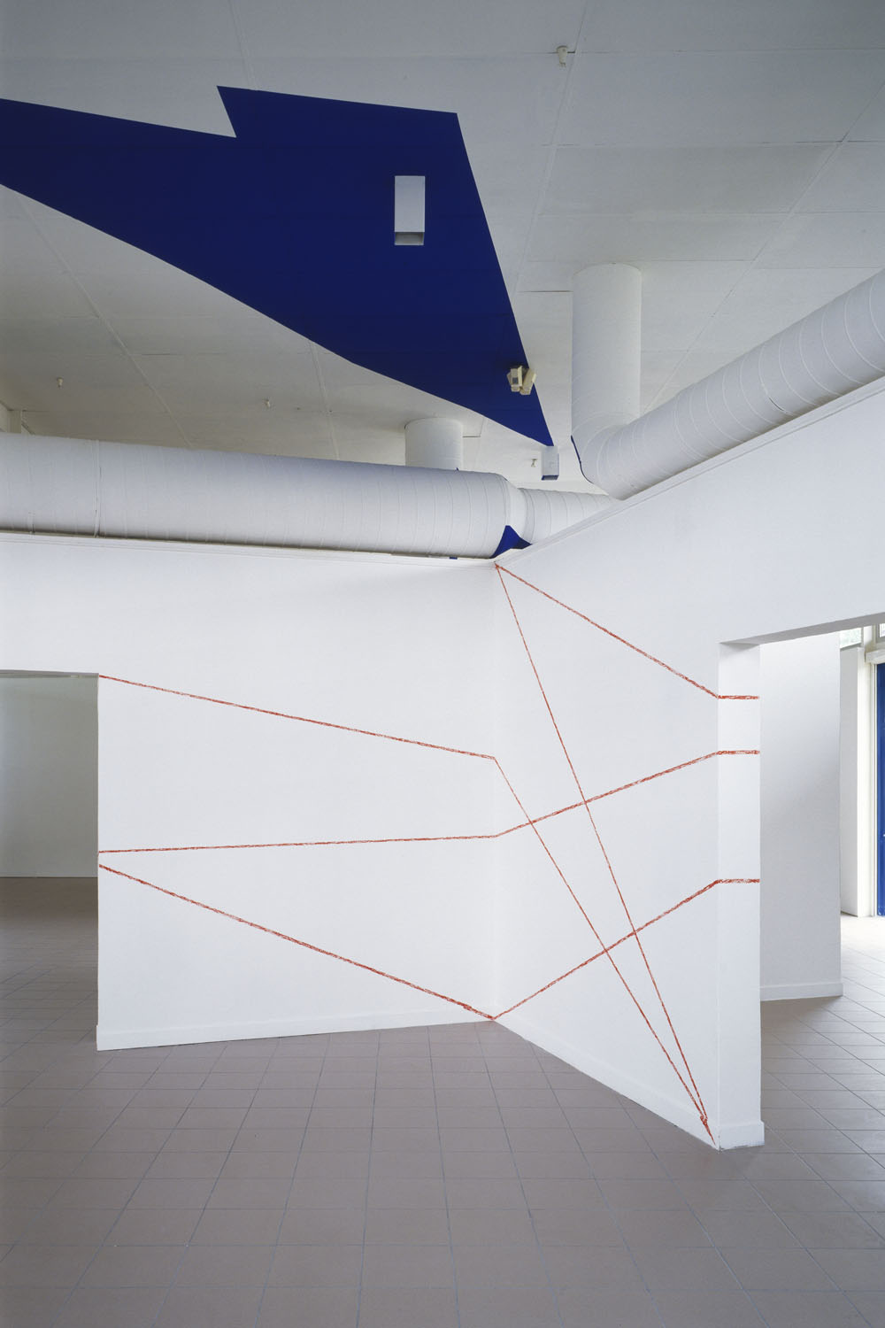 Une ligne, neuf droites, dix points, Galerie du Bellay, Rouen, 2003, "De bas en haut et de long en large"